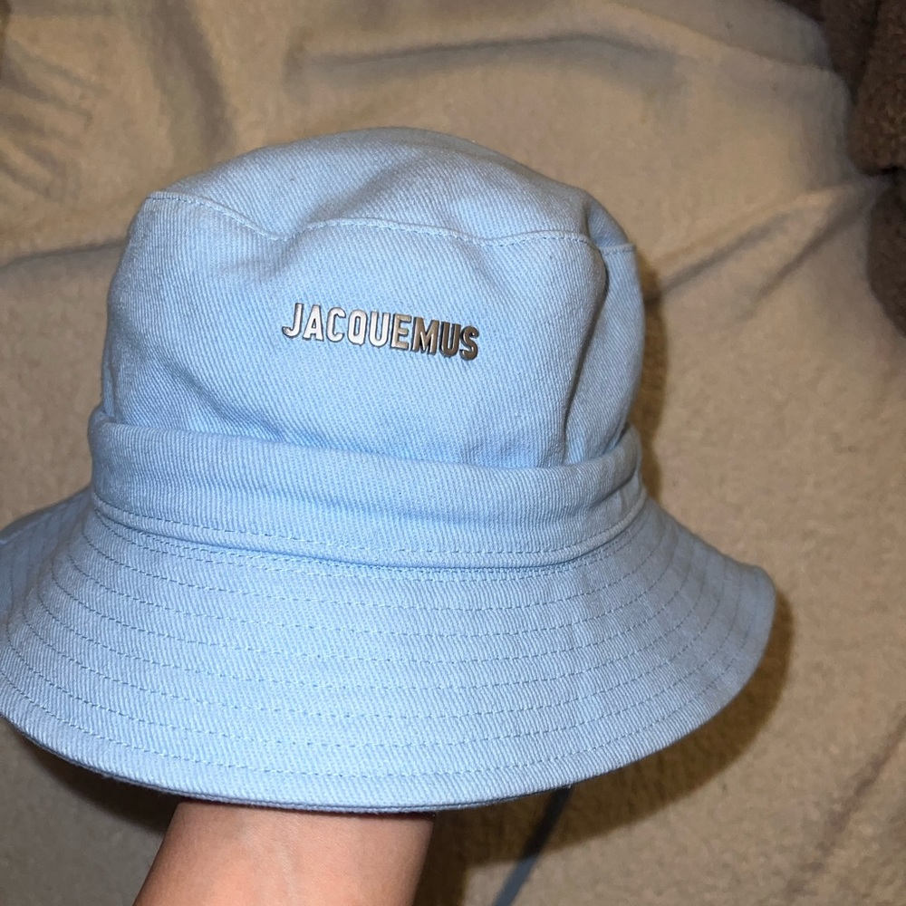 JACQUEMUS Adjustable BUCKET HAT - Picture 2 of 3